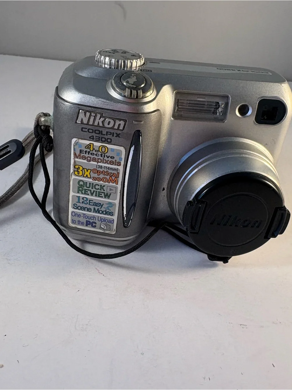 Nikon COOLPIX 4300 4.0MP Digital Camera Silver Memory Card Case BatteryUNTESTED